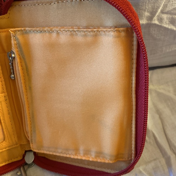 Baggallini Wristlet Pre-owned Approximately 6" H & 4" W Holds Cash/Credit Cards - Picture 7 of 9